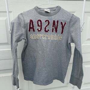 Vintage Kids Abercrombie & Fitch Muscle Fit Long Sleeve Gray Graphic T-Shirt